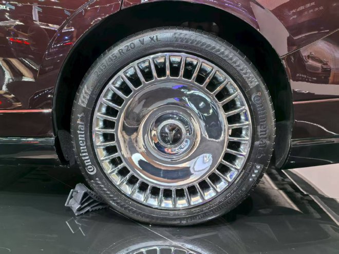 2025成都车展：岚图追光L正式亮相