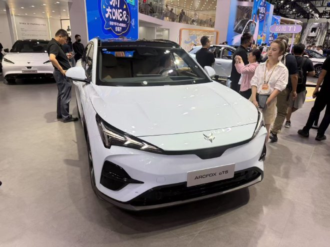 2025成都车展：新阿尔法T5亮相