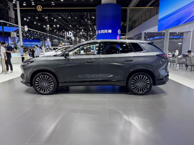 2025成都车展：东风风神L8正式上市