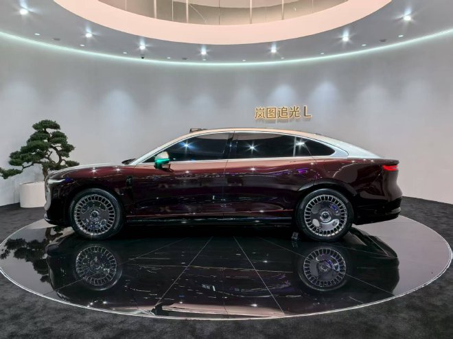 2025成都车展：岚图追光L正式亮相