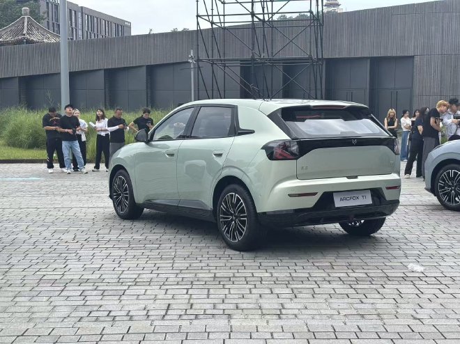 售价6.28-8.78万元 极狐T1正式上市