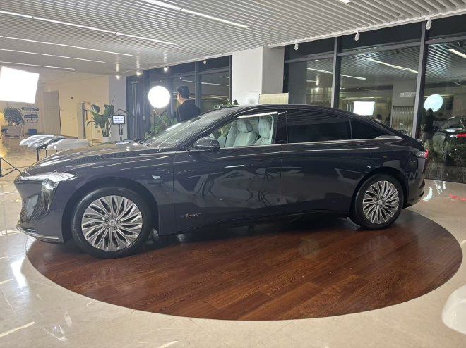 “真龙”增程+智能辅助驾驶拉满 至境L7正式亮相