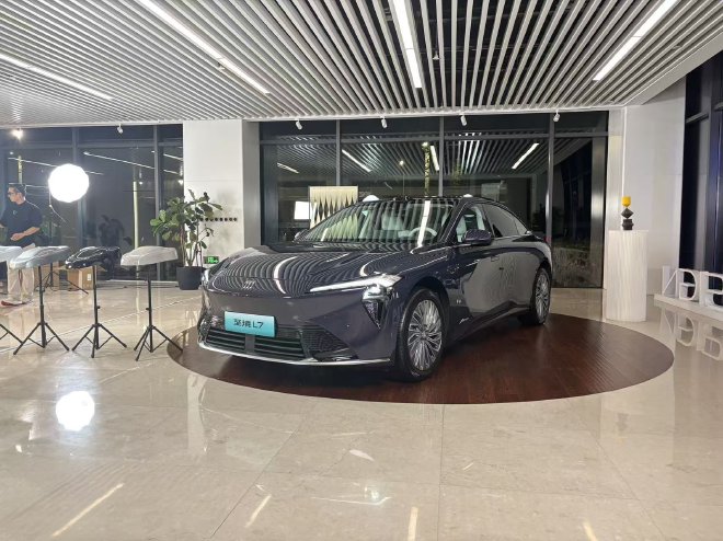 “真龙”增程+智能辅助驾驶拉满 至境L7正式亮相