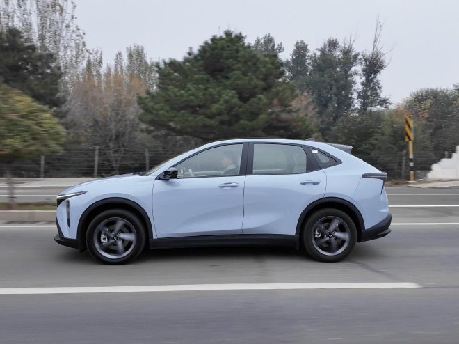 试驾羿驰05S 家用SUV务实好选择