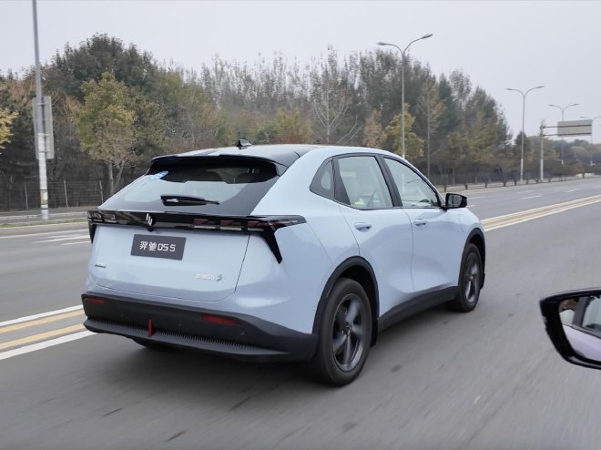 试驾羿驰05S 家用SUV务实好选择