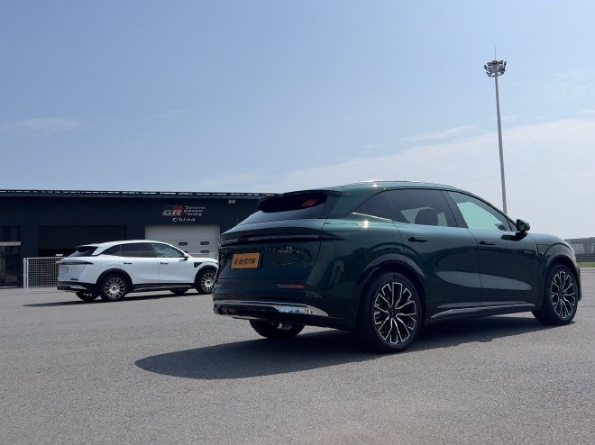 硬核升级看得见！ 试驾焕新极氪7X