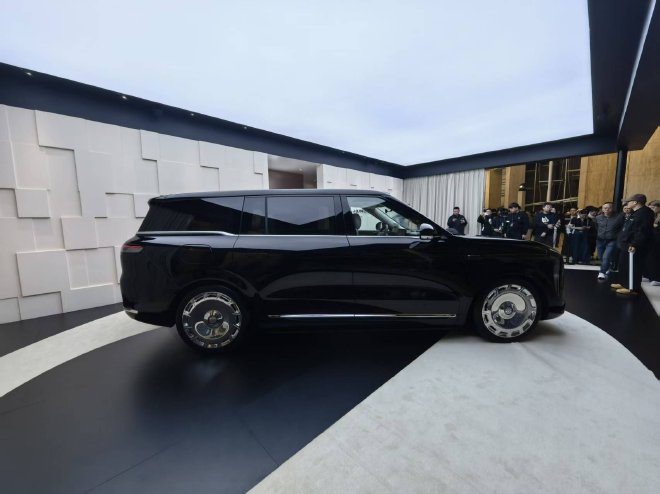 售32.28万元起 智己LS9正式上市