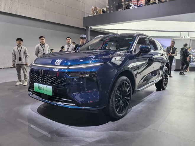 2025广州车展：魏牌多车统一亮相