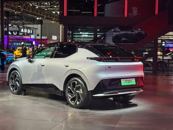 2025广州车展：领克Z20曜红版亮相