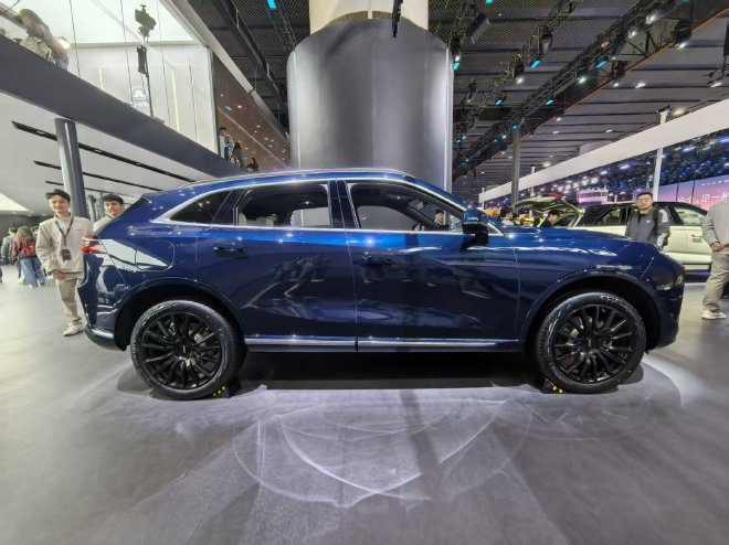 2025广州车展：魏牌多车统一亮相