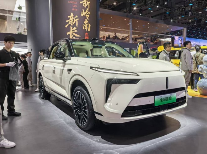 2025广州车展：魏牌多车统一亮相