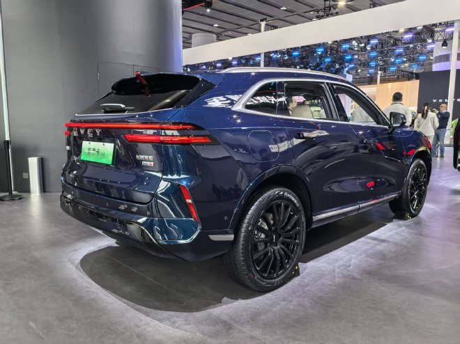 2025广州车展：魏牌多车统一亮相