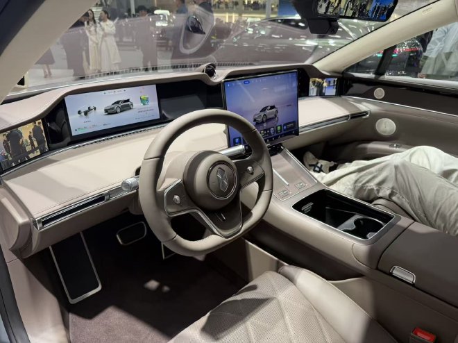 2025广州车展：新款享界S9正式亮相