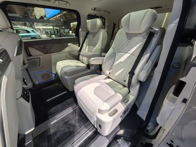 2025广州车展：魏牌多车统一亮相