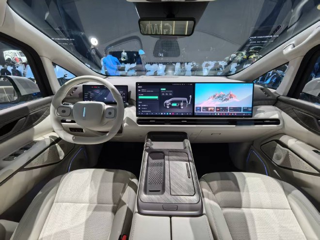 2025广州车展：魏牌多车统一亮相