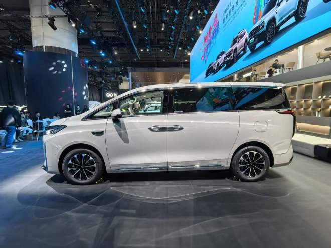 2025广州车展：魏牌多车统一亮相