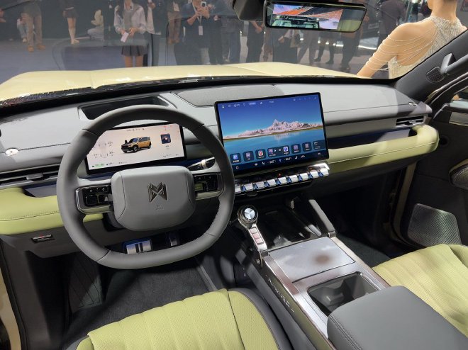 2025广州车展：猛士M817 Hero售30.19万起