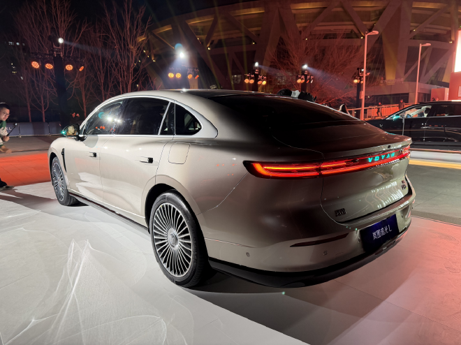 岚图追光L正式上市 售27.99万起