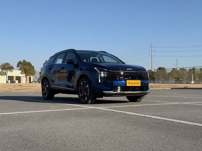 中期改款全面焕新 实拍起亚新狮铂拓界