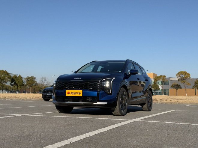 中期改款全面焕新 实拍起亚新狮铂拓界