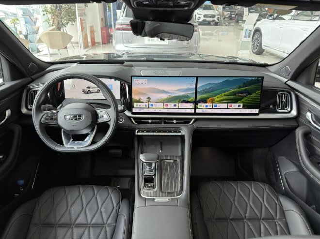 喝92#油+双14.6英寸大屏 探店吉利星越L全新长风系列