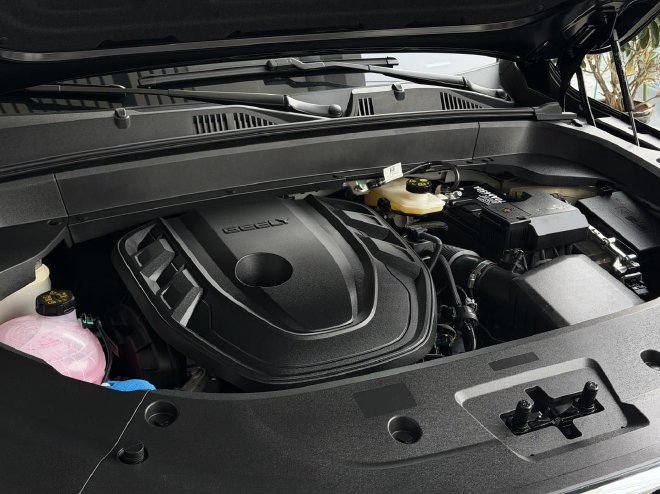 喝92#油+双14.6英寸大屏 探店吉利星越L全新长风系列