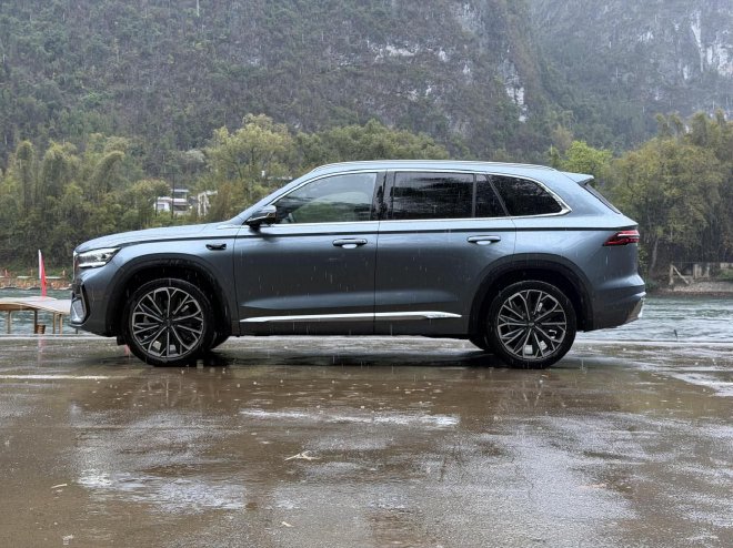 不玩虚的只拼体验 试驾星越L全新东方曜