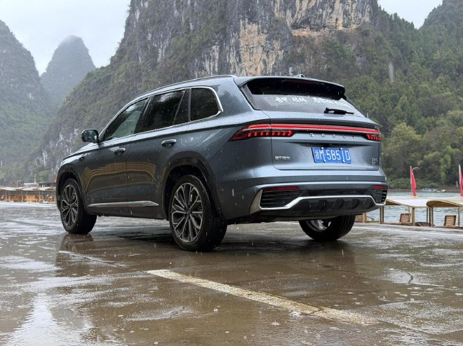 不玩虚的只拼体验 试驾星越L全新东方曜