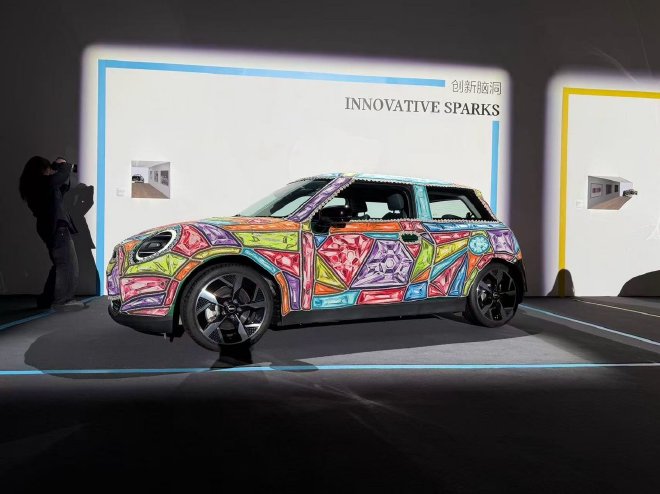 电动MINI COOPER PAUL SMITH版上市 售价21.78万元