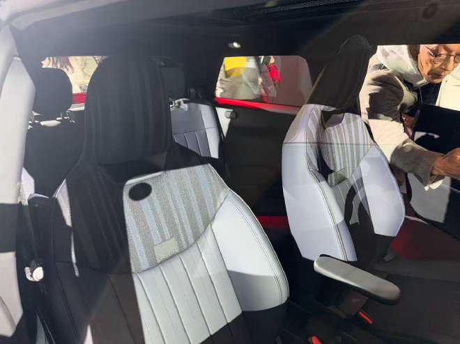 电动MINI COOPER PAUL SMITH版上市 售价21.78万元