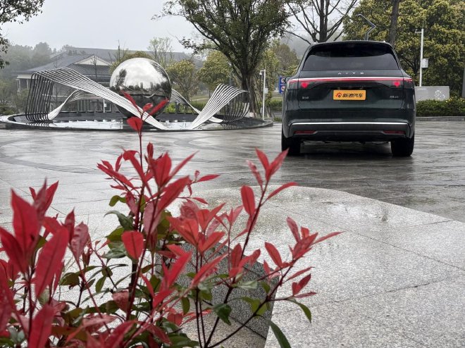 焕新升级后表现如何？试驾新款问界M8