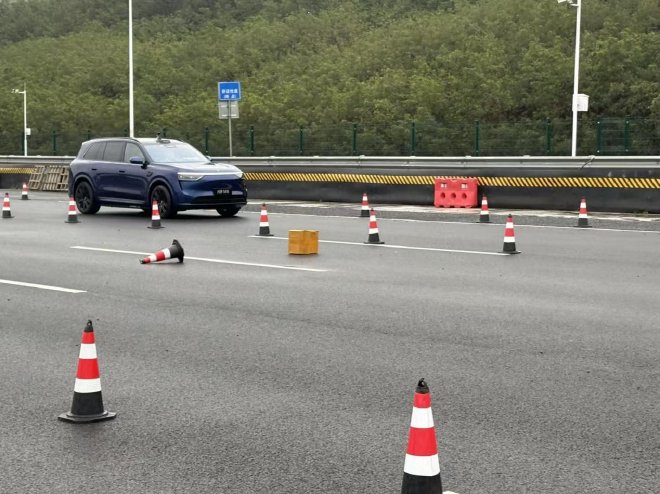 焕新升级后表现如何？试驾新款问界M8