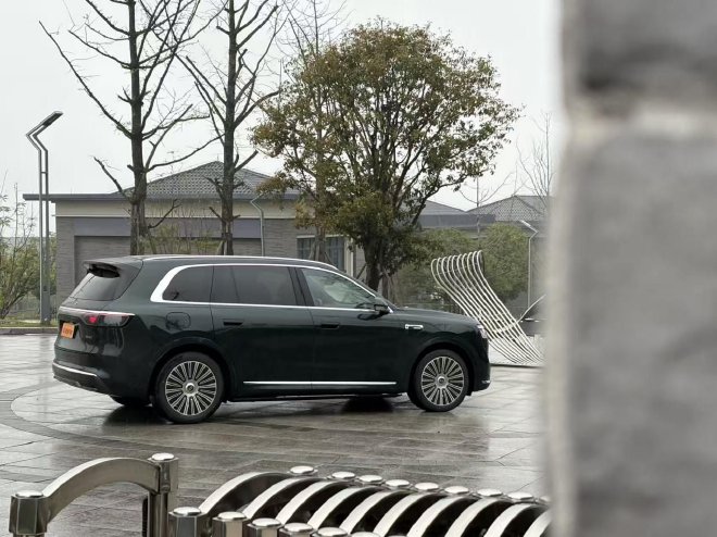 焕新升级后表现如何？试驾新款问界M8