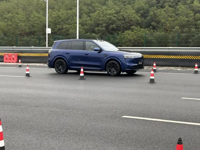 焕新升级后表现如何？试驾新款问界M8