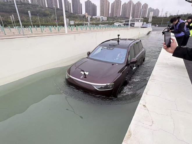 焕新升级后表现如何？试驾新款问界M8