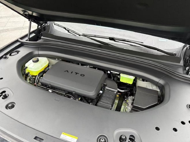 焕新升级后表现如何？试驾新款问界M8