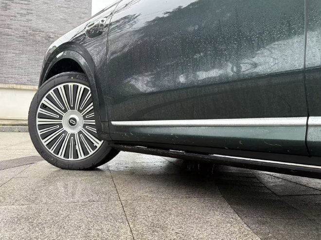 焕新升级后表现如何？试驾新款问界M8