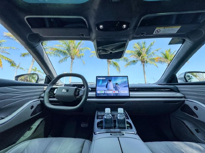 海风逐浪智行千里 全场景从容驾驭 吉利银河星耀8远航家