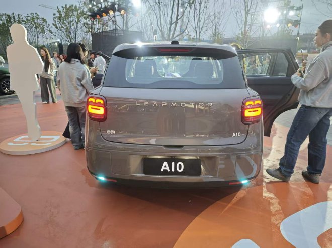 售价6.58-8.68万元 零跑A10正式上市