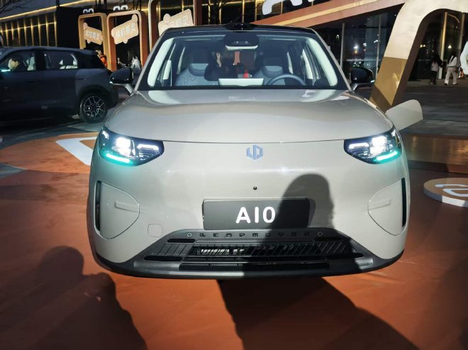 售价6.58-8.68万元 零跑A10正式上市