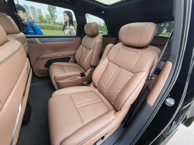 五菱华为联合打造 华境S正式亮相并开启盲订