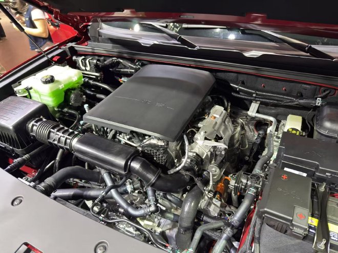 2026北京车展：北京越野BJ40增程长续航版预售价21.48万元