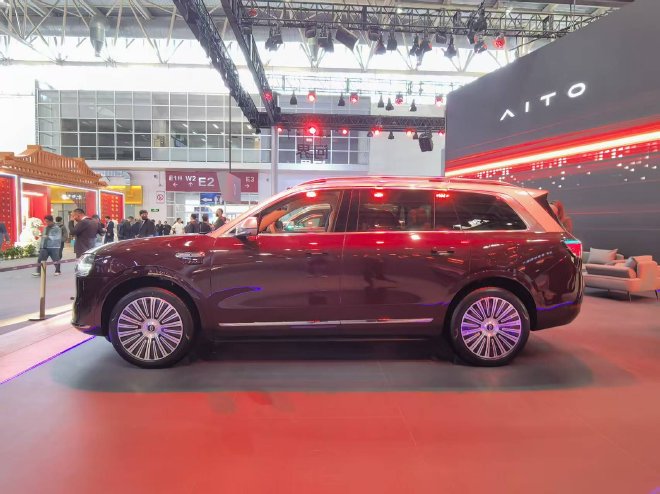 2026北京车展：全新一代问界M9亮相