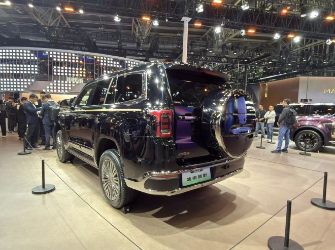 2026北京车展：北京越野BJ40增程长续航版预售价21.48万元