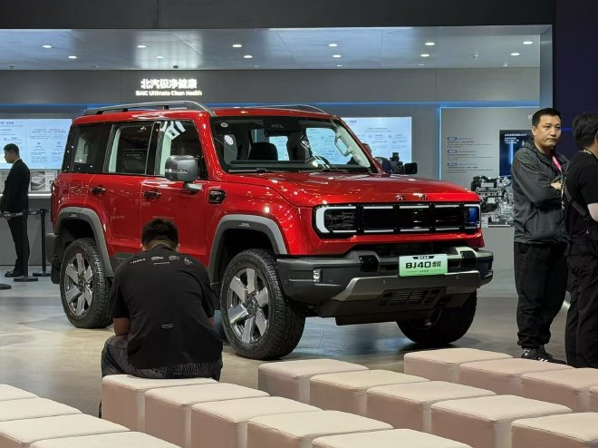 2026北京车展：北京越野BJ40增程长续航版预售价21.48万元