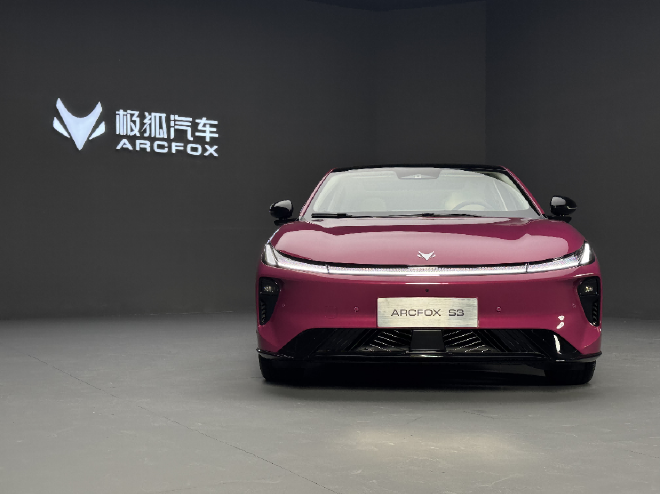 2026北京车展：极狐S3正式亮相