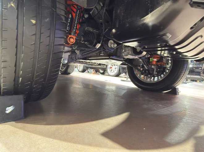 2026北京车展：北京越野BJ40增程长续航版预售价21.48万元