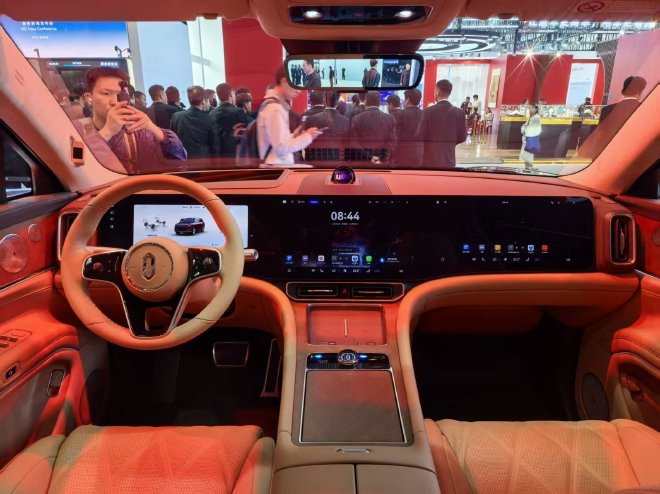 2026北京车展：全新一代问界M9亮相