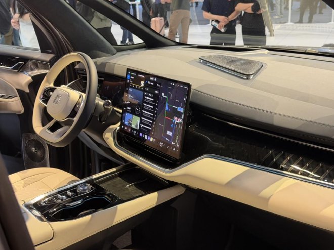 2026北京车展：焕新极氪009开启预售