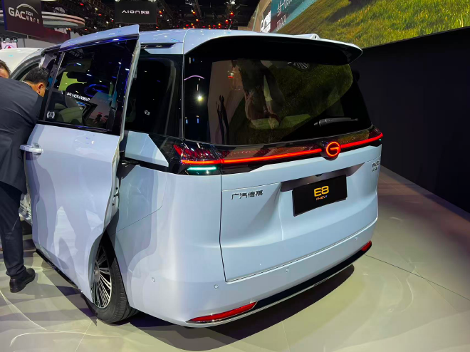 2026北京车展：广汽传祺向往E8 PHEV亮相